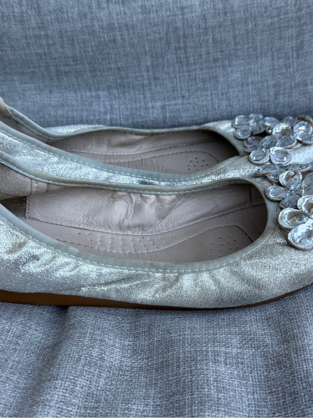 Sparkly Silver Metallic Rhinestone Flower Pointed Toe Ballet Flats - Size 10